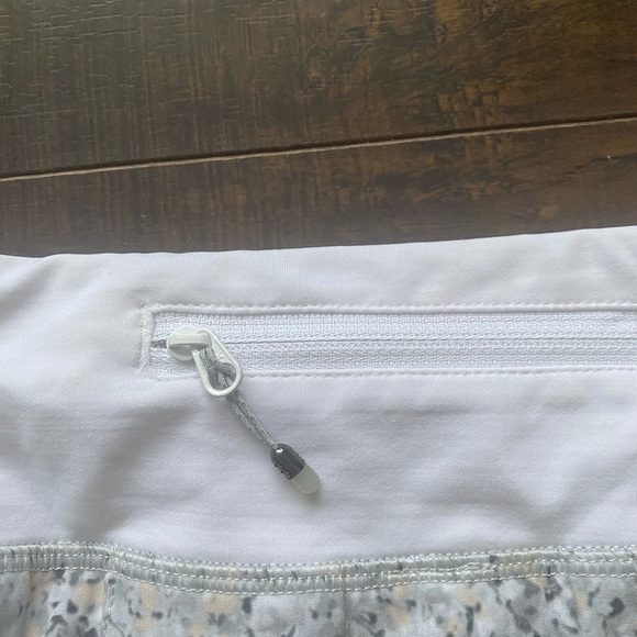 Lululemon skort - Picture 7 of 10